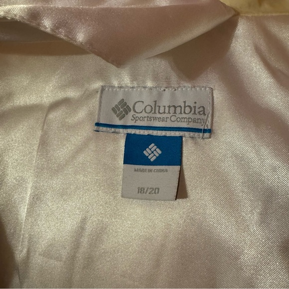 Columbia Cream Puffer Jacket with Quilted Design - Picture 11 of 12